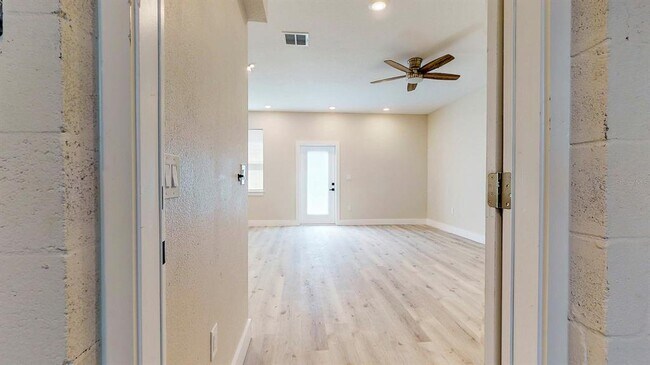 Foto del edificio - 2738 16th Ave N