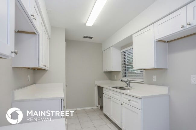 Building Photo - 834 Cinnamon Dr