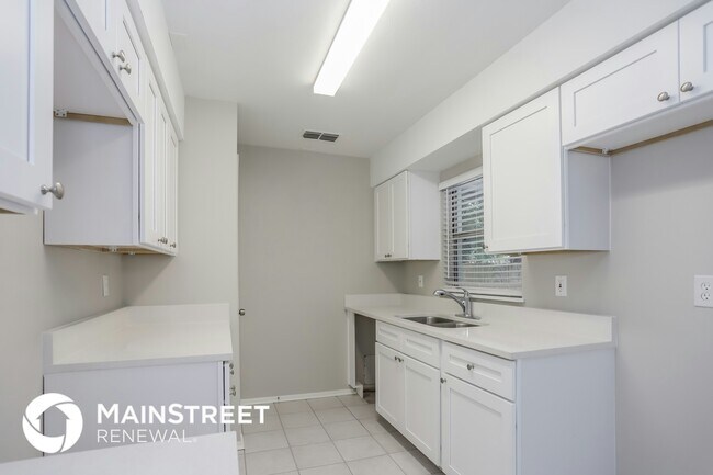 Foto del edificio - 834 Cinnamon Dr