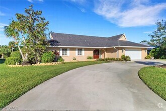 Building Photo - 449 Cypress Way E