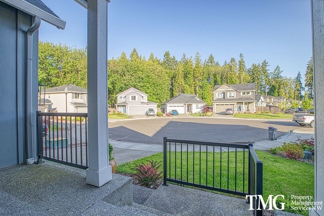 Building Photo - Beautiful 4 Bed 2.5 Bath Modern Home in Ri...