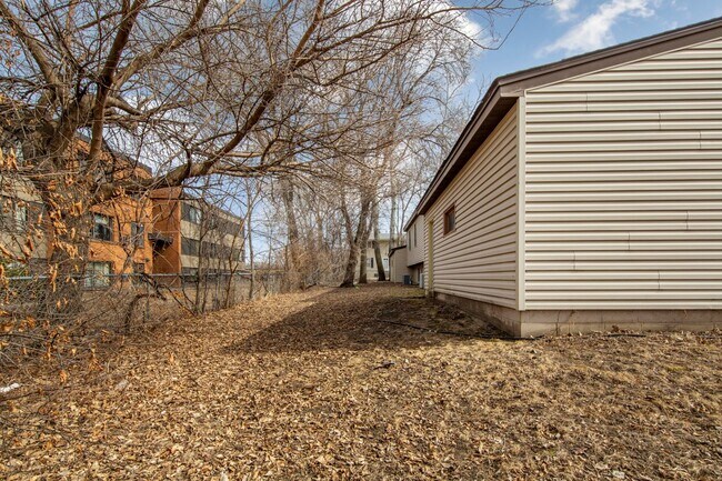 Foto del edificio - 3828 W 108th St