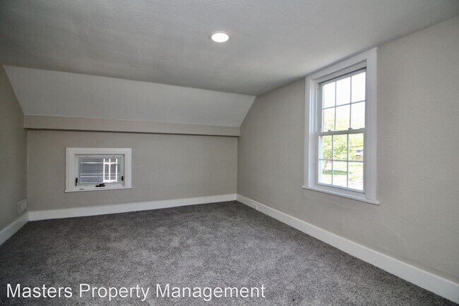 Building Photo - 3 br, 1.5 bath House - 718 Elm St