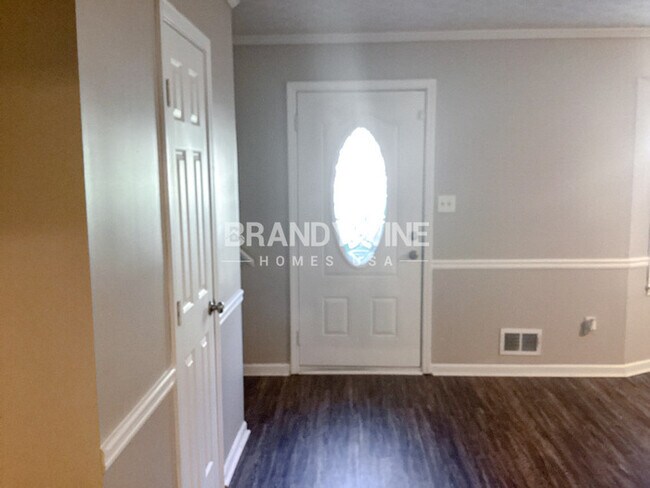 Building Photo - 2122 Tiffany Ln
