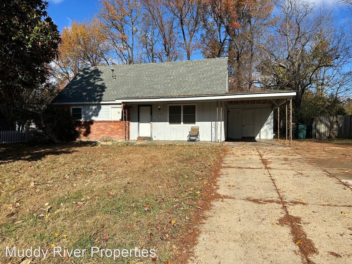 Foto principal - 4 br, 2 bath House - 1600 Town And Country Dr