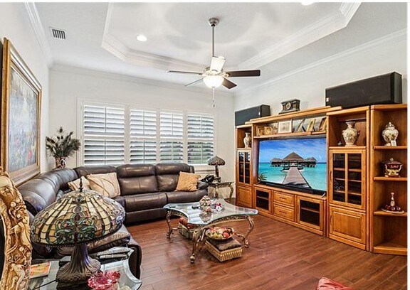 Building Photo - 121 Seminole Ln