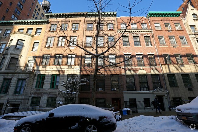 Building Photo - 319 W 75th St