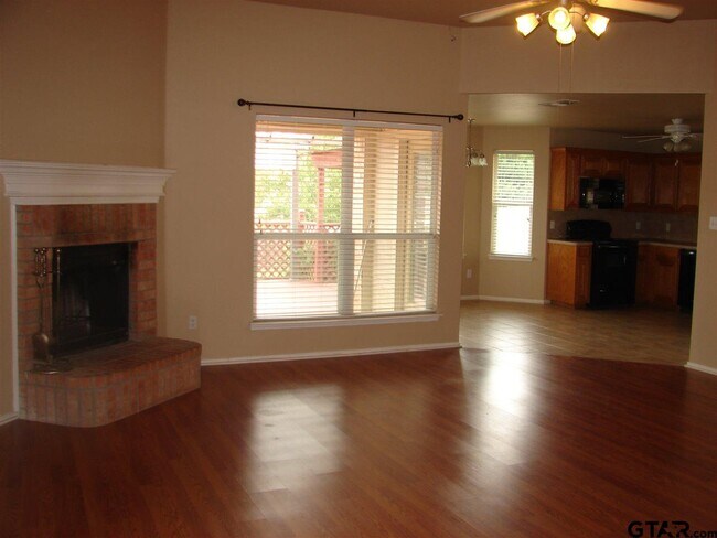 Building Photo - 163 Ken Cir