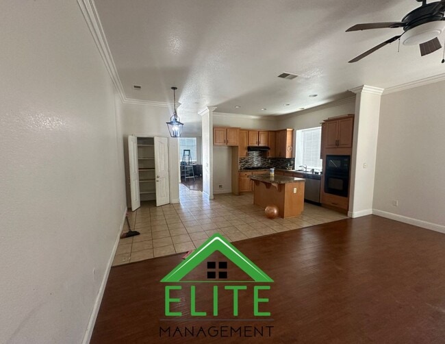 Building Photo - 8421 Arrowroot Cir