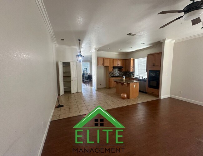 Foto del edificio - 8421 Arrowroot Cir