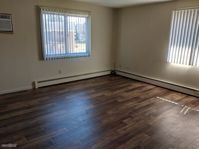Building Photo - 2 br, 1 bath  - 3295 Ramond St Apt. #11