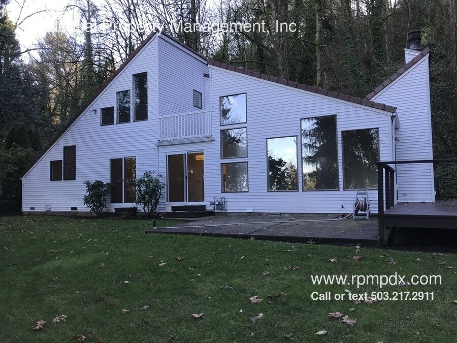 Primary Photo - 3145 NW Cornell Rd