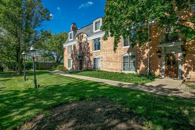 Building Photo - 1445 Shermer Rd