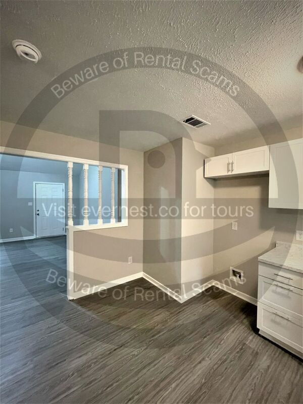 Foto del edificio - 4350 Redwood Cir
