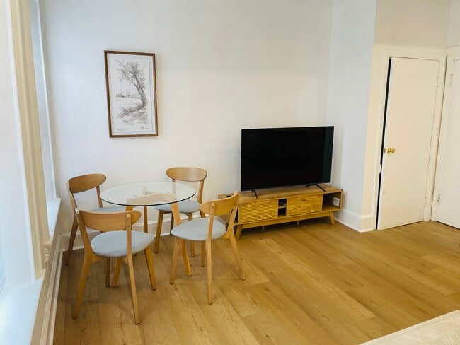 Photo - 313 C St SE Apartments