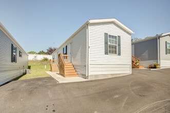 Building Photo - 4 Coachlight Trailer Park