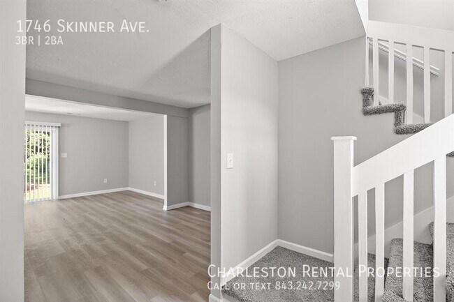 Building Photo - 1746 Skinner Ave