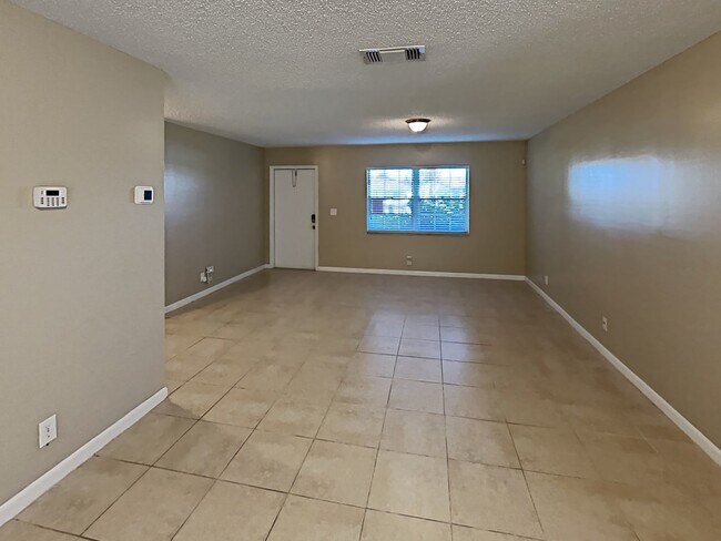 Foto del edificio - 9380 Richmond Cir