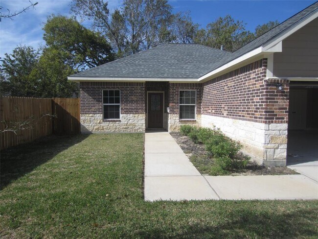 Building Photo - 8206 Woodward St