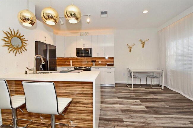 Building Photo - 525 Arbor Lakes Cir