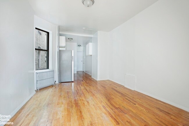 Building Photo - 359 W 45th St