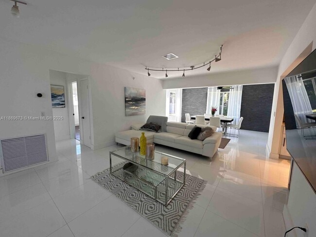 Foto del edificio - 21230 NE 24th Ct