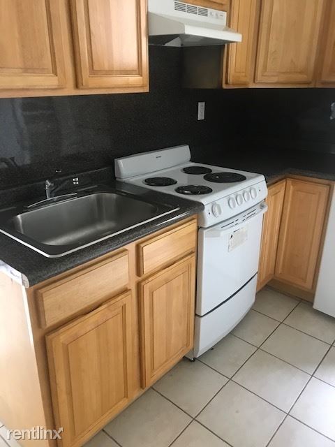 Building Photo - 1 br, 1 bath Townhome - 1038 Pine St