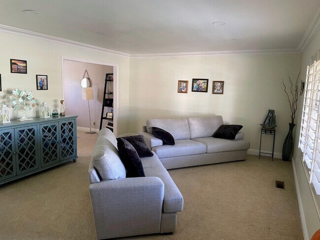 Foto del edificio - 1242 Eastridge Cir