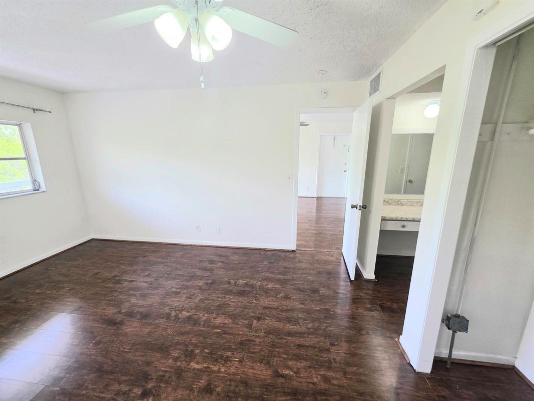 Foto del edificio - 4200 NW 3rd Ct