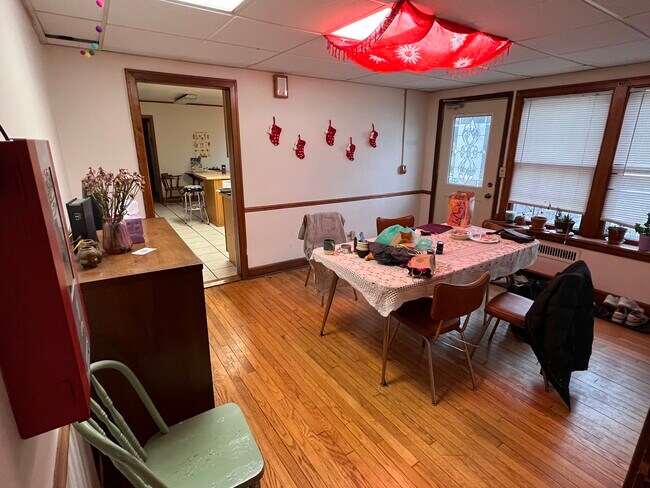 Large room off kitchen - 1129 Mound St