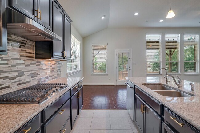 Foto del edificio - 4424 Trinity Woods St