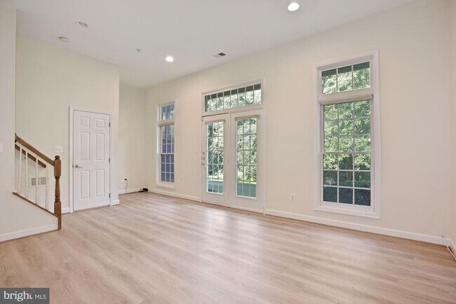 Foto del edificio - 1614 Leeds Castle Dr