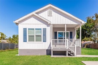 Building Photo - 509 60th Ave Dr W