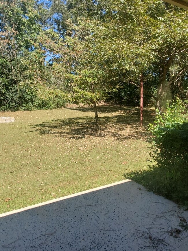 Building Photo - Cozy Three Bedroom Home!