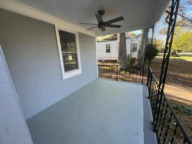 Foto del edificio - Cozy 2 bedroom 1 bath house!