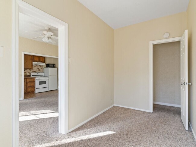 Foto del edificio - 1324 N Peterson Ave