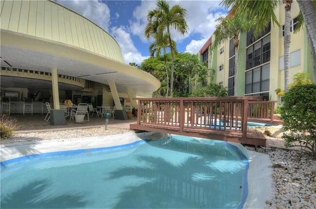 Foto del edificio - 5300 NE 24th Terrace