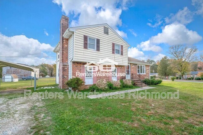 Building Photo - 25801 Tanglewood Dr