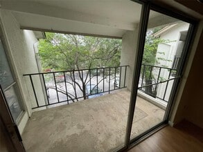 Building Photo - 6910 Hart Ln