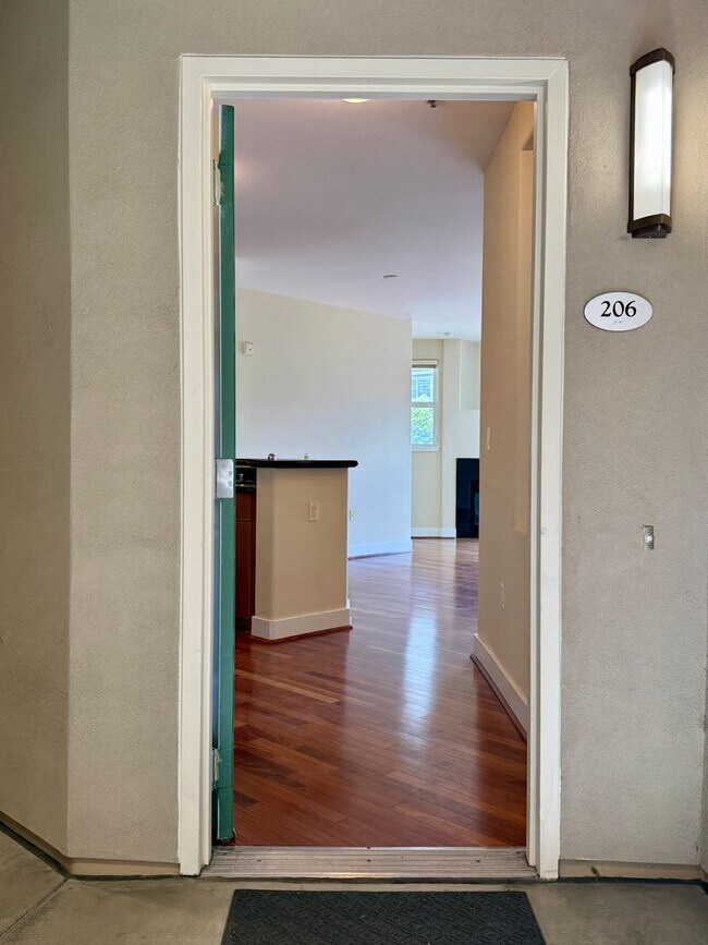 Building Photo - Beautiful 2 bedroom, 2 bath condo for rent...