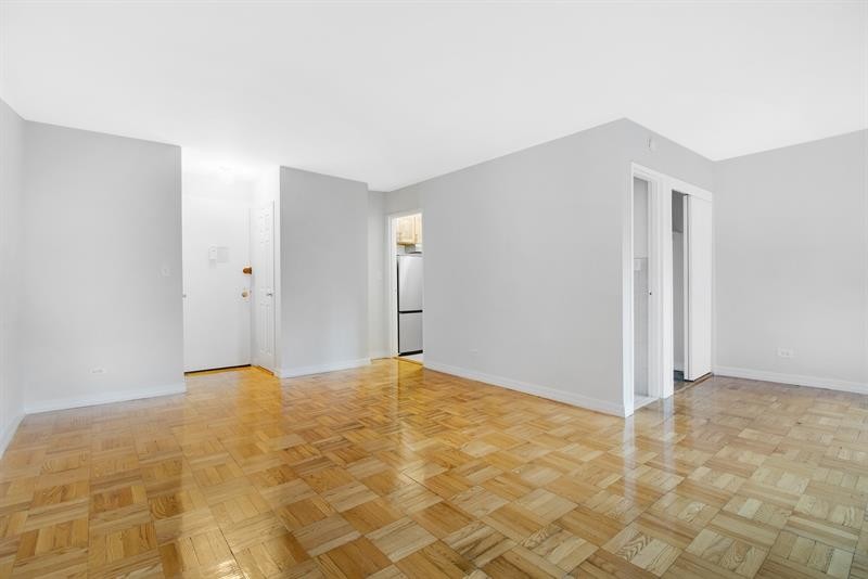 Primary Photo - 200 East 15th Street