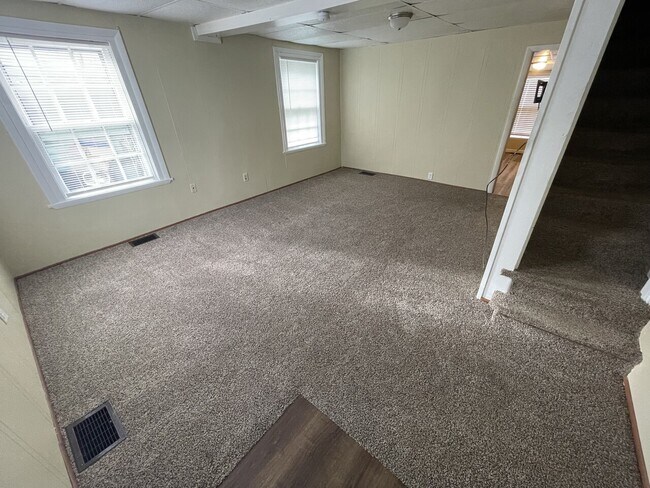 Building Photo - 321 E Burd St