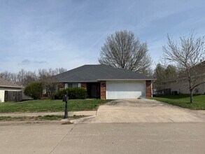 Building Photo - 707 Ames Dr