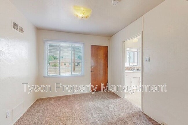 Building Photo - 6021 Aspen Ave NE