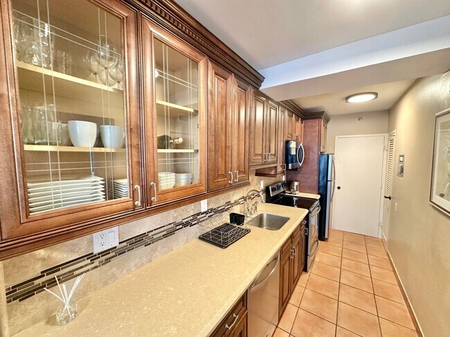 Foto del edificio - Furnished Studio for Rent in the iconic oceanfront Decoplage Condominium: where the ocean meets L...