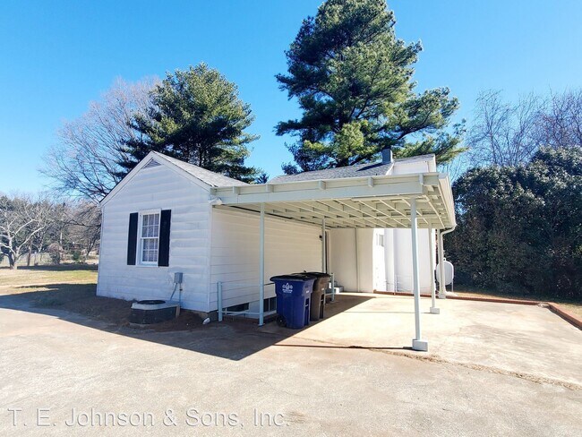 Foto del edificio - 2 br, 1 bath House - 2350 Silas Creek Parkway