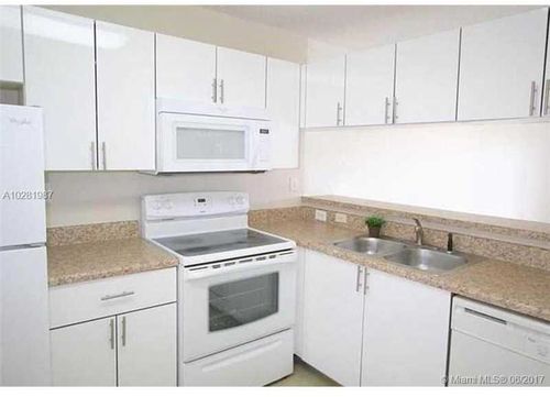 Foto del edificio - 9844 Nob Hill Ln
