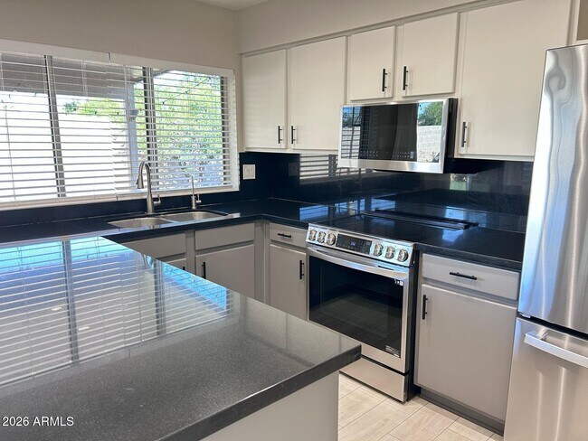 Foto del edificio - 6221 E Gelding Dr