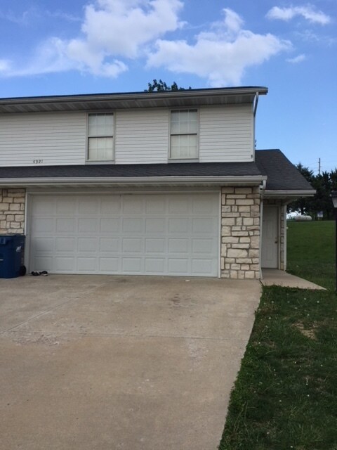 Primary Photo - 4921 Charm Oak Dr