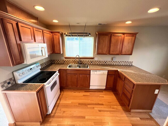 Building Photo - Beautiful 3-bedroom plus MEDIA Room North ...